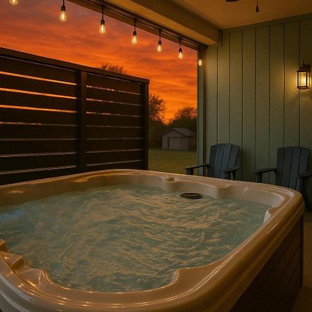 Villa Modern Pigeon Forge Gem Near Dollywood, Gatlinburg & Smokies - 2 Mins To Pkwy & Strip, Hot Tub, Fire Pit, Cable, Hi-Speed Wifi Exterior foto