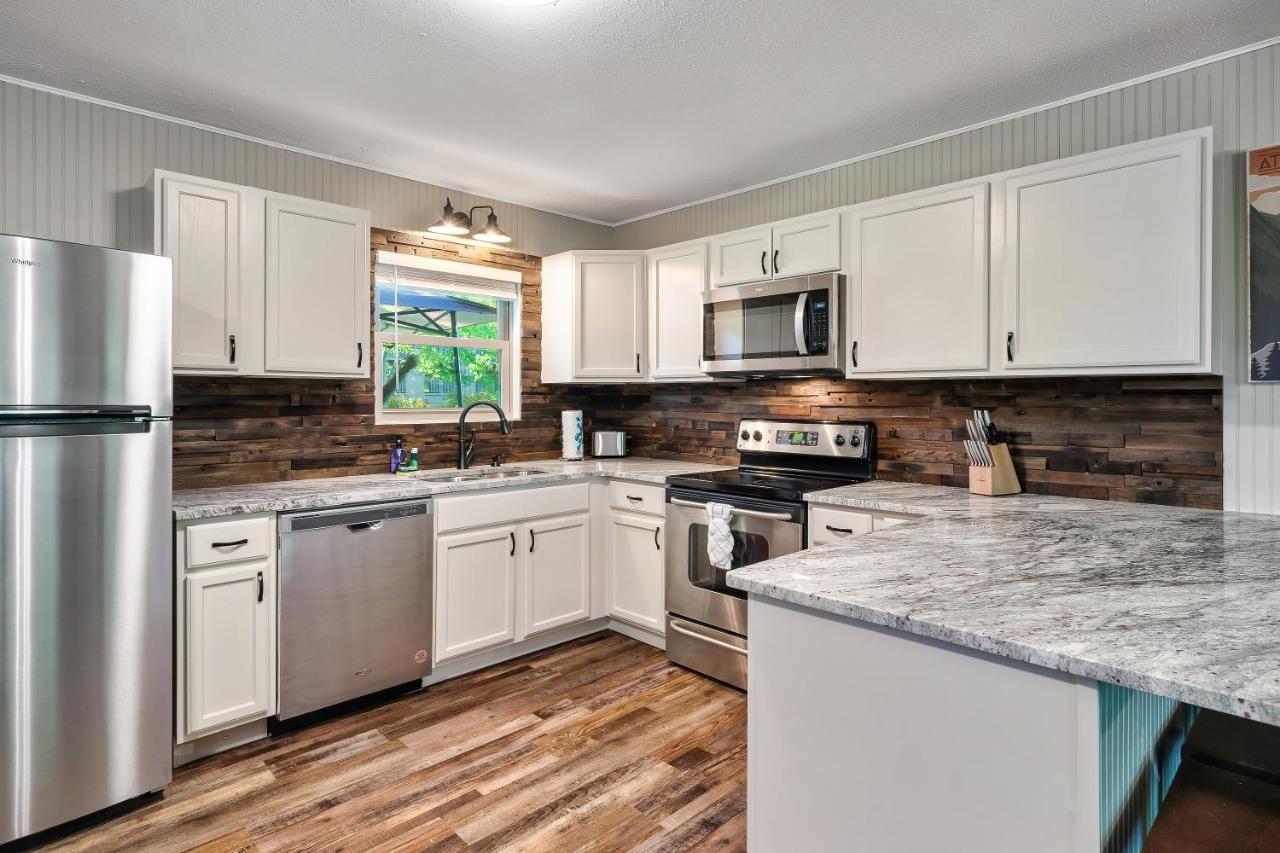 Villa Modern Pigeon Forge Gem Near Dollywood, Gatlinburg & Smokies - 2 Mins To Pkwy & Strip, Hot Tub, Fire Pit, Cable, Hi-Speed Wifi Exterior foto