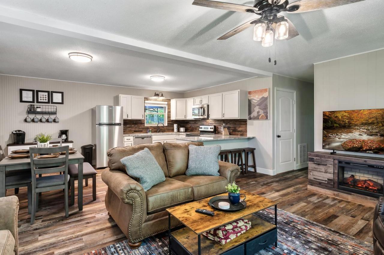 Villa Modern Pigeon Forge Gem Near Dollywood, Gatlinburg & Smokies - 2 Mins To Pkwy & Strip, Hot Tub, Fire Pit, Cable, Hi-Speed Wifi Exterior foto