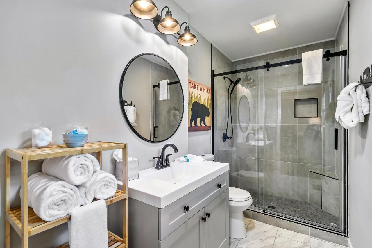 Villa Modern Pigeon Forge Gem Near Dollywood, Gatlinburg & Smokies - 2 Mins To Pkwy & Strip, Hot Tub, Fire Pit, Cable, Hi-Speed Wifi Exterior foto