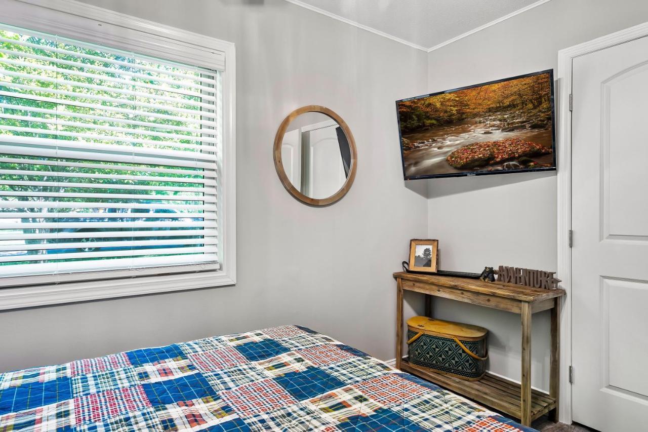 Villa Modern Pigeon Forge Gem Near Dollywood, Gatlinburg & Smokies - 2 Mins To Pkwy & Strip, Hot Tub, Fire Pit, Cable, Hi-Speed Wifi Exterior foto