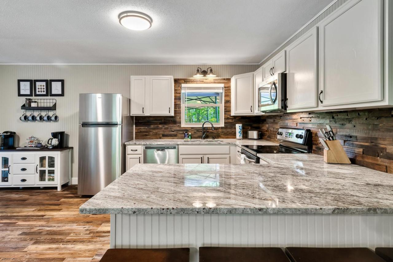 Villa Modern Pigeon Forge Gem Near Dollywood, Gatlinburg & Smokies - 2 Mins To Pkwy & Strip, Hot Tub, Fire Pit, Cable, Hi-Speed Wifi Exterior foto