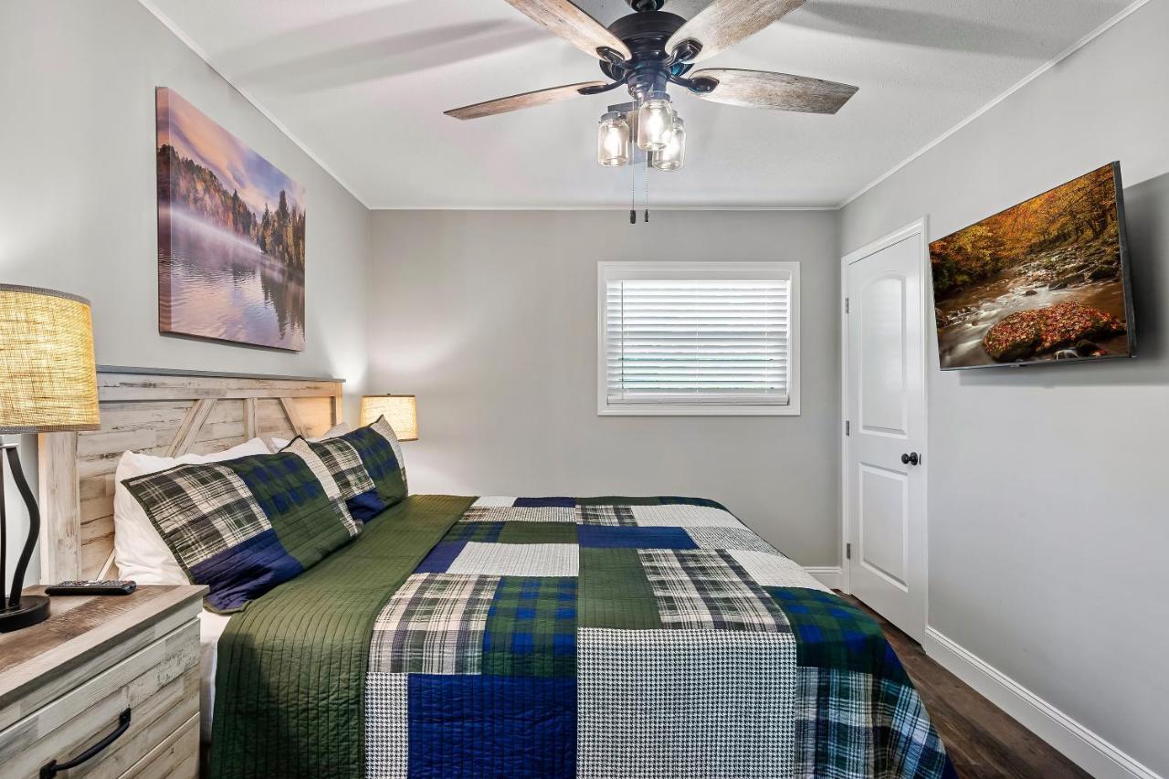 Villa Modern Pigeon Forge Gem Near Dollywood, Gatlinburg & Smokies - 2 Mins To Pkwy & Strip, Hot Tub, Fire Pit, Cable, Hi-Speed Wifi Exterior foto