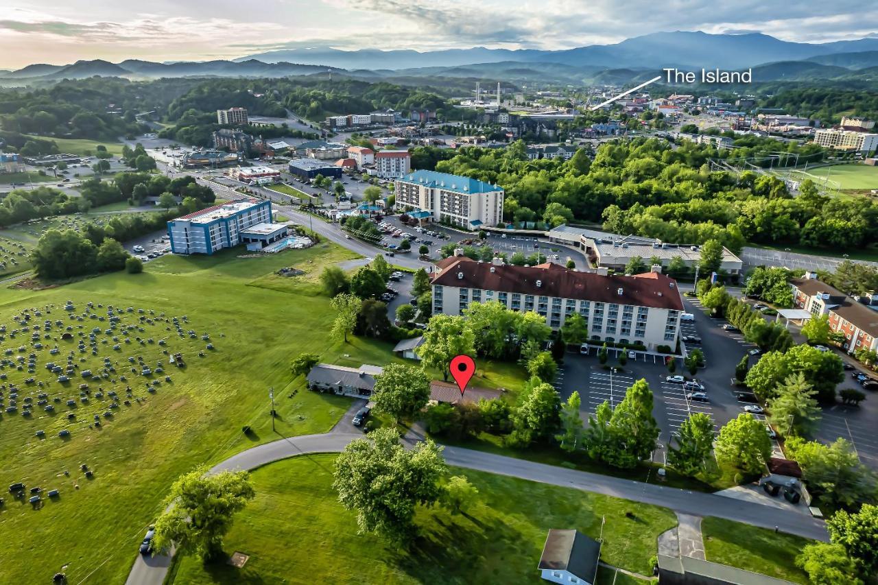 Villa Modern Pigeon Forge Gem Near Dollywood, Gatlinburg & Smokies - 2 Mins To Pkwy & Strip, Hot Tub, Fire Pit, Cable, Hi-Speed Wifi Exterior foto
